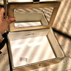 Lakme Vanity Box With Mirror