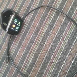 Noise Smartwatch With Charger