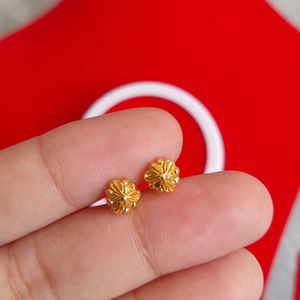 Beautiful  New Flower Desine Studs