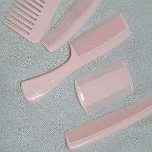 Set Of 5 Combs With Aesthetic Eyelashes Box