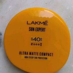 Lakme Sun Expert Compect