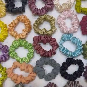 20 Scrunchies And Embroidery Hoop