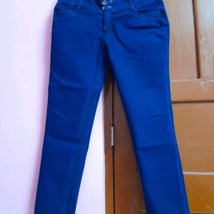 New Navy Blue Jeans With Button Closures 💙