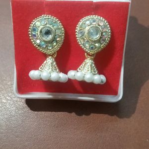 White Silver Smal Earing