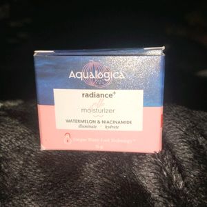 Aqualogica radiance moisturizer