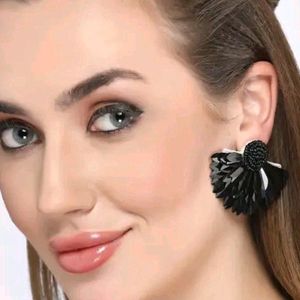 Latest black Flower Stud Earrings-Handmade Beades