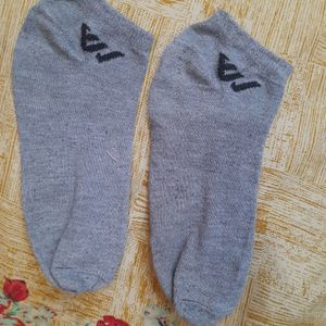 4 socks