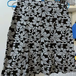 Pleated Floral Skirt In Soft Knit Material