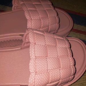 Women's slippers