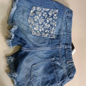 New Unused Zara Short