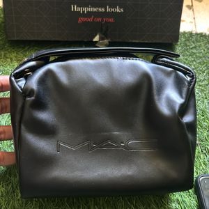 MAC BLACK TRAVEL POUCH