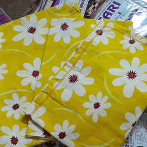 New Yellow🌼 Floral Double Bedsheet With 2 Pillow