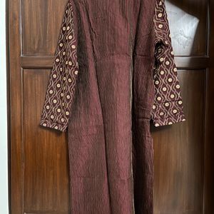 Tasva Maroon Thread Embroidered Kurta Set