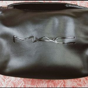 ORIGINAL MAC LUXE COSMETICS POUCH WITH HANDLE