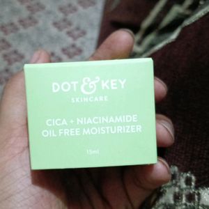 Dot & Key Cica + Niacinamide Oil Free Moisturizers