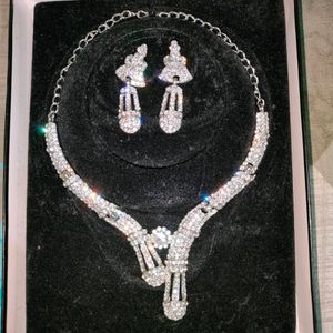 White finish faux diamond necklace set