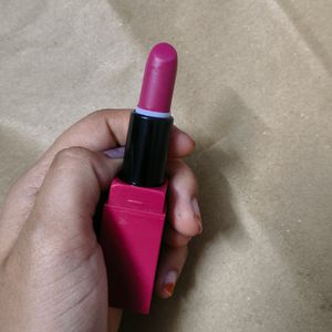 Huda Beauty Lipstick