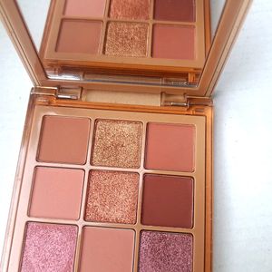 Huda Beauty Nude Medium Eyeshadow Pallete