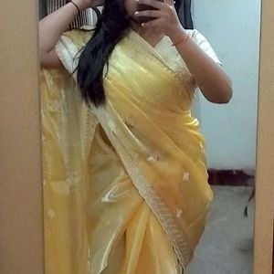 Golden Shinny Saree✨