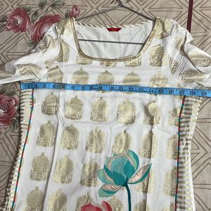 Off White Kurta With Golden Print And Roses