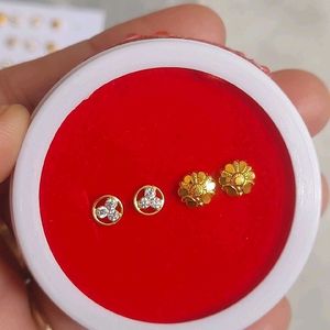 Beautiful New Shaining Stone Studs 2 Pairs