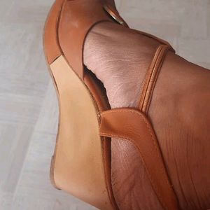 BROWN PLATFORM HEELS