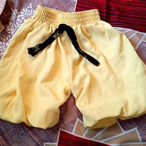 Stylis Shorts In Yellow