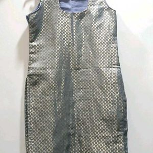 💥🆕️ Grey Brocade Sleeveless Kurti