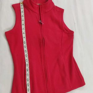 LAKs*itA SLEEVELESS JACKET IN SIZE S