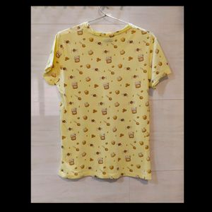 Bright yellow honey bee print t-shirt.🐝🍯