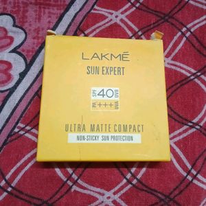 Lakme Sun Expert Compact