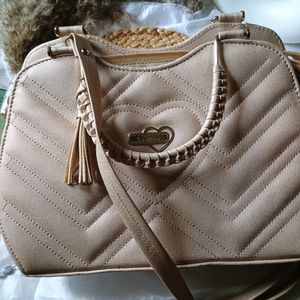 Beige Classy Sling bag 🛍️