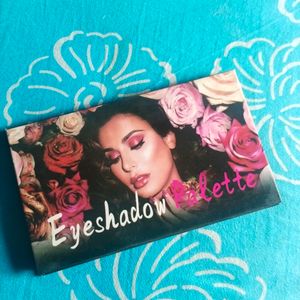 HUDA BEAUTY EYESHADOW PALETTE