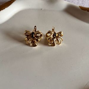 Trendy Bow Clip Ear Stud