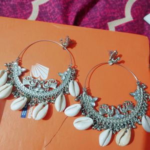 White Earing Set