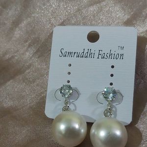 Stone pearl Attached Earrings