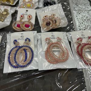 6 Earrings For 350