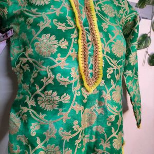 CUTE GREEN SHORT BANARASI KURTI 💛💚