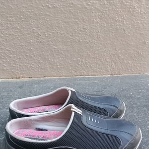 us size 8 casual shoes