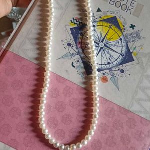 Beautiful Pearl Charm Nacklace