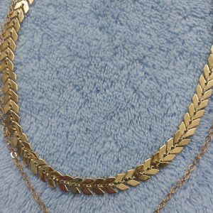 Golden triple layered neckpiece