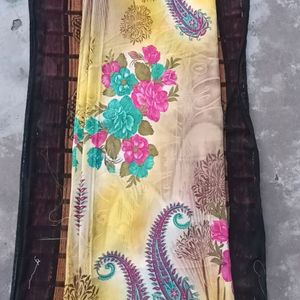 Floral Pattern Plain Saree