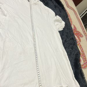 White T-shirt With Round Neck