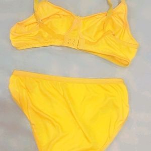 3 PAIR OF BRA & PANTY, 2 HANDKERCHIEF FREE