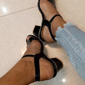 Black Flat Sandal 👡