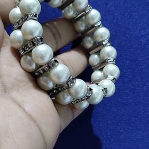 Pearl Bracelet, Stylish Hand Band