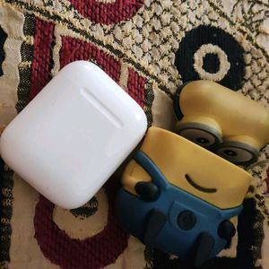 Original Apple Airpods 2nd gen with minions Case