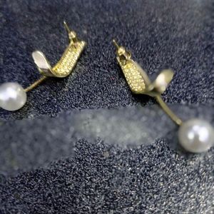 Unused Zirconia Metal Earrings With Pearl