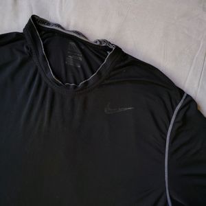 NIKE BLACK T SHIRT