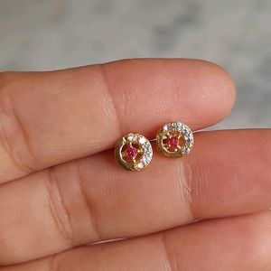 18crt Gold Studs